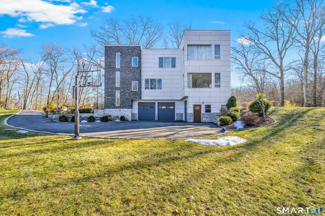 $949,900 | 1030 Beechlawn Terrace, Orange, CT 06477