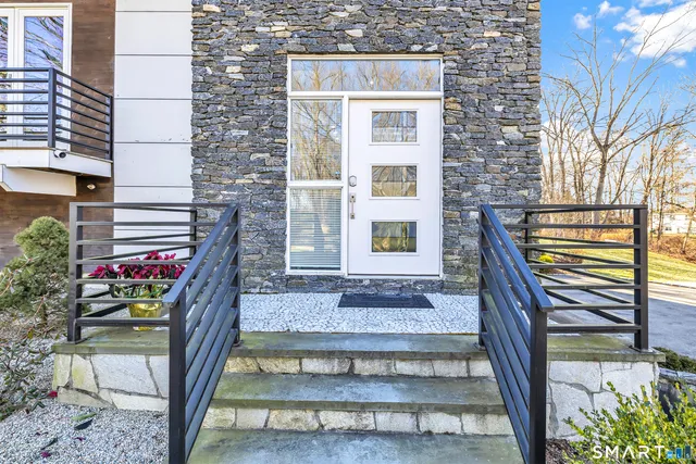 $949,900 | 1030 Beechlawn Terrace, Orange, CT 06477