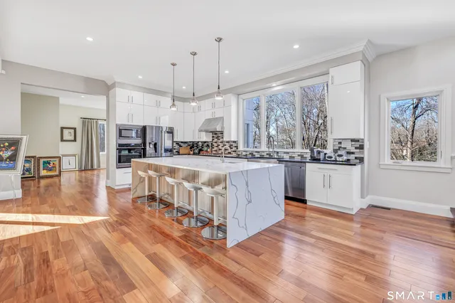 $949,900 | 1030 Beechlawn Terrace, Orange, CT 06477