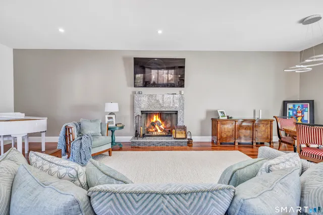 $949,900 | 1030 Beechlawn Terrace, Orange, CT 06477