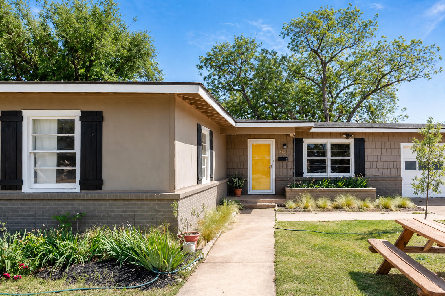 4219 37th Street Lubbock, TX 79413 - Photo 3 of 32 outdoor6