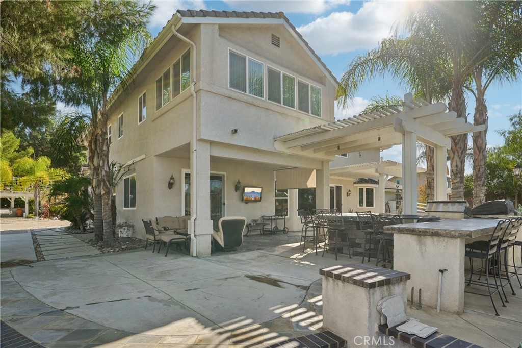 30810 Avenida Del Reposo Temecula, CA 92591 - Photo 40 of 75 a view of a building with a patio