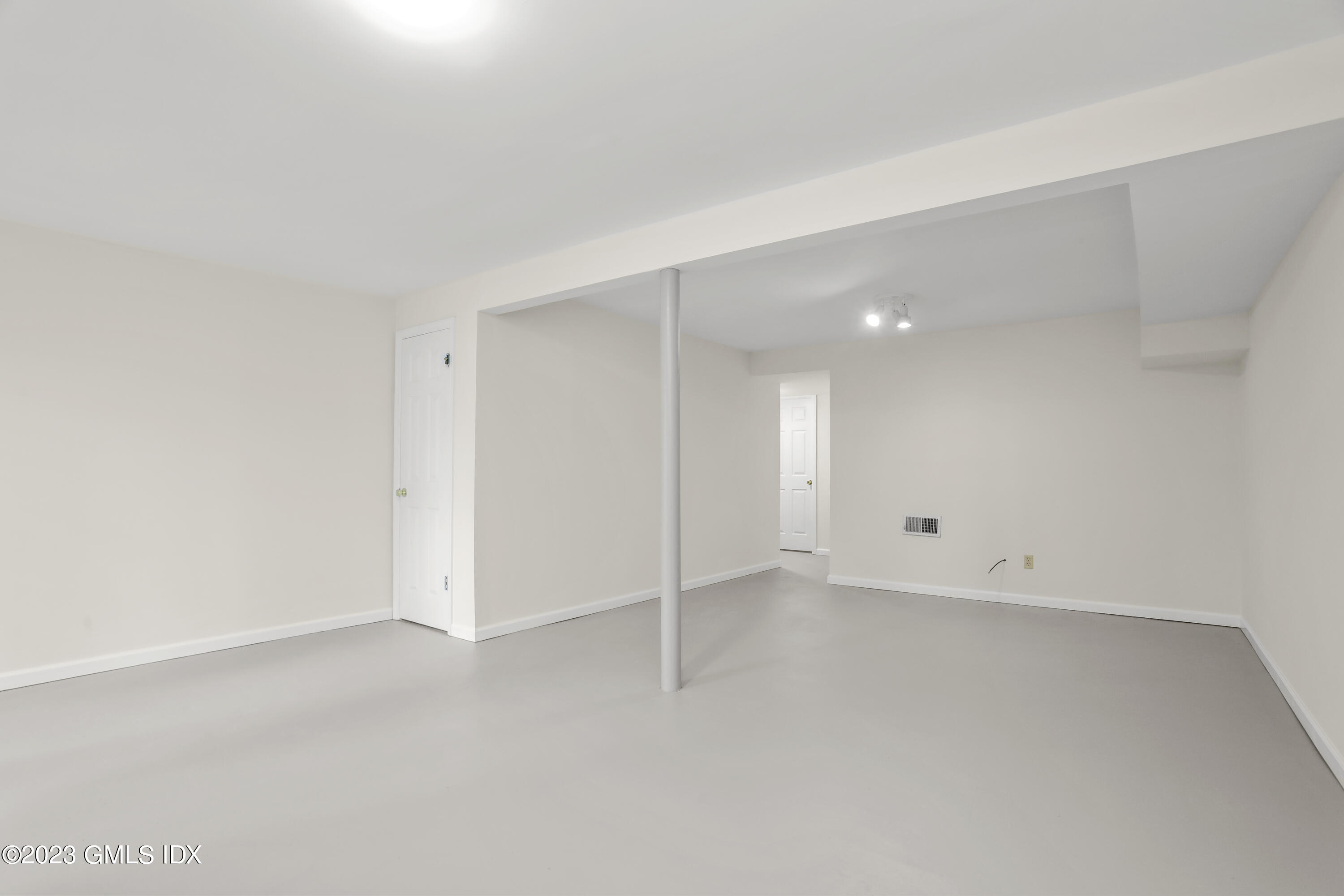 5 Glen Street, Unit 101 Greenwich, CT 06830 - Photo 27 of 37 an empty room with a bathroom