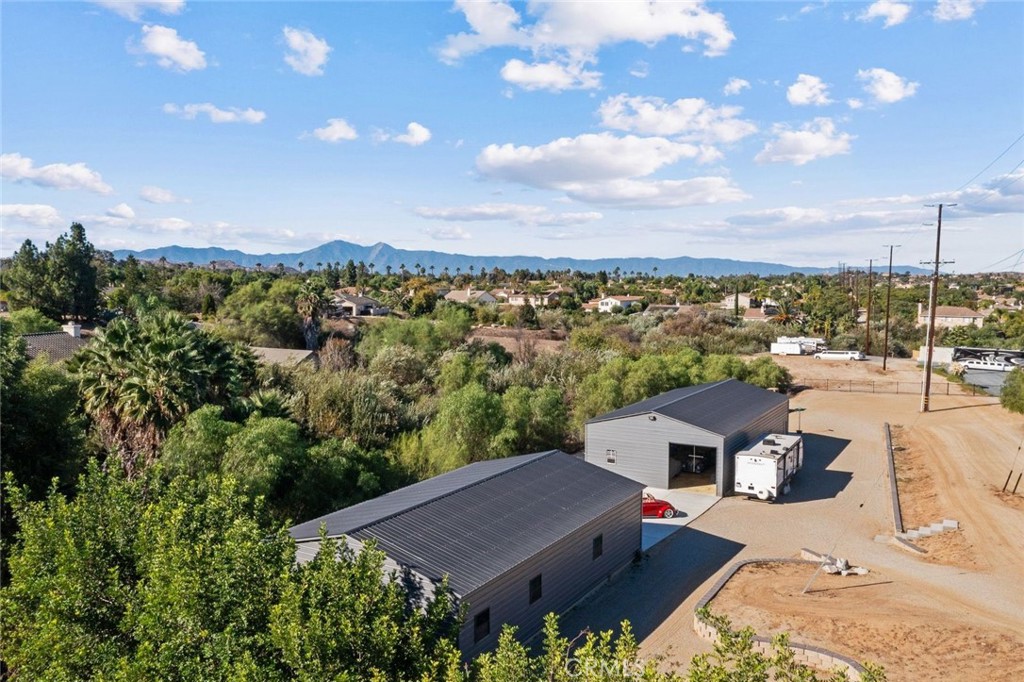 14787 Wood Riverside, CA 92508 - Photo 4 of 68 Two Metal Workshops