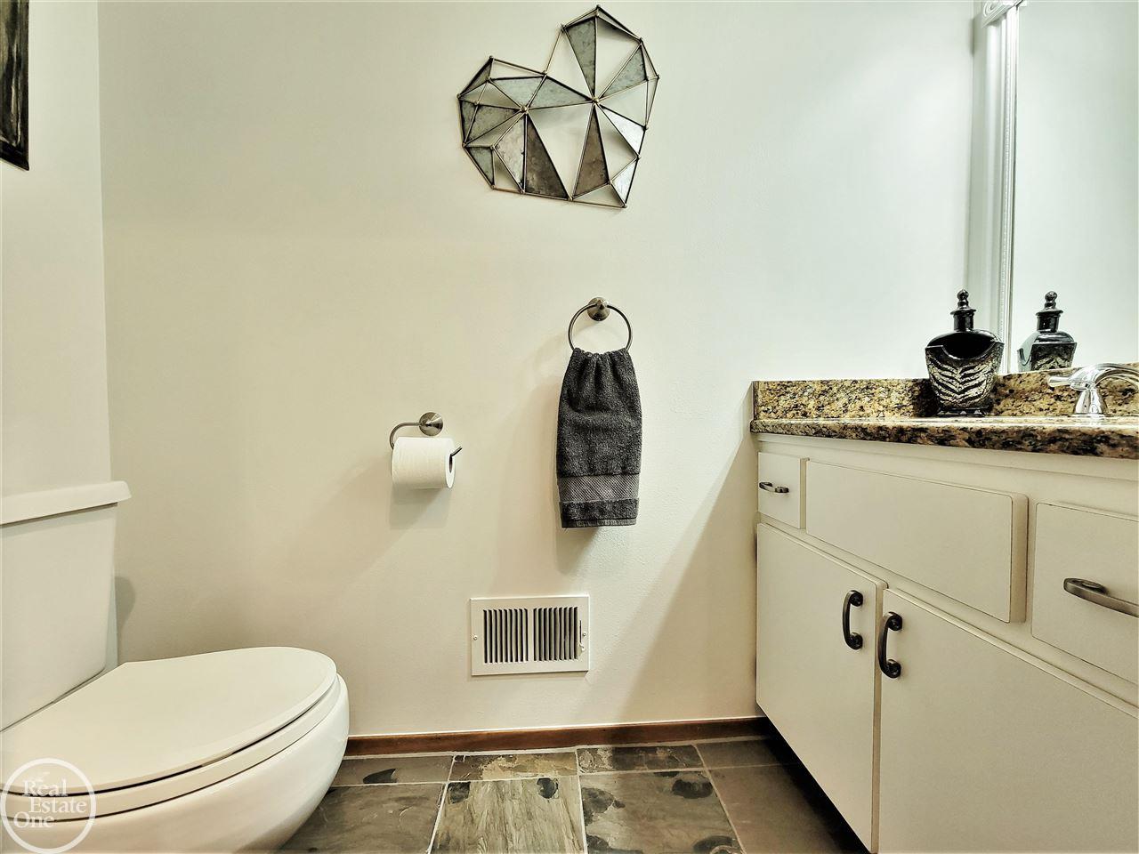 35739 Rockingham Drive New Baltimore, MI 48047 - Photo 16 of 47 50069647-15.JPG