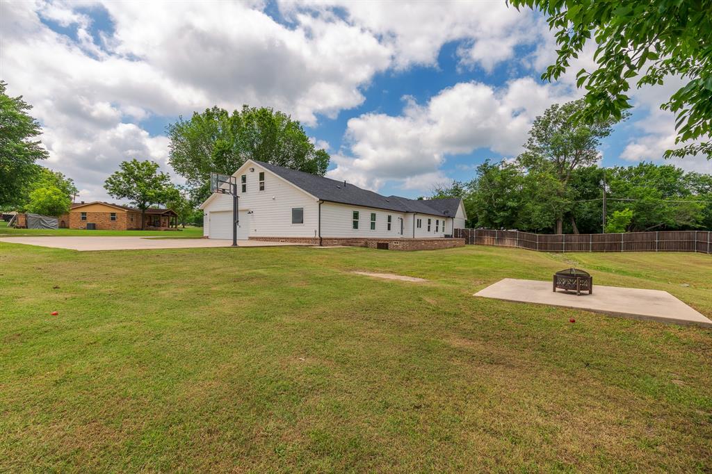 1305 North John Douglas Road Van Alstyne, TX 75495 - Photo 5 of 40