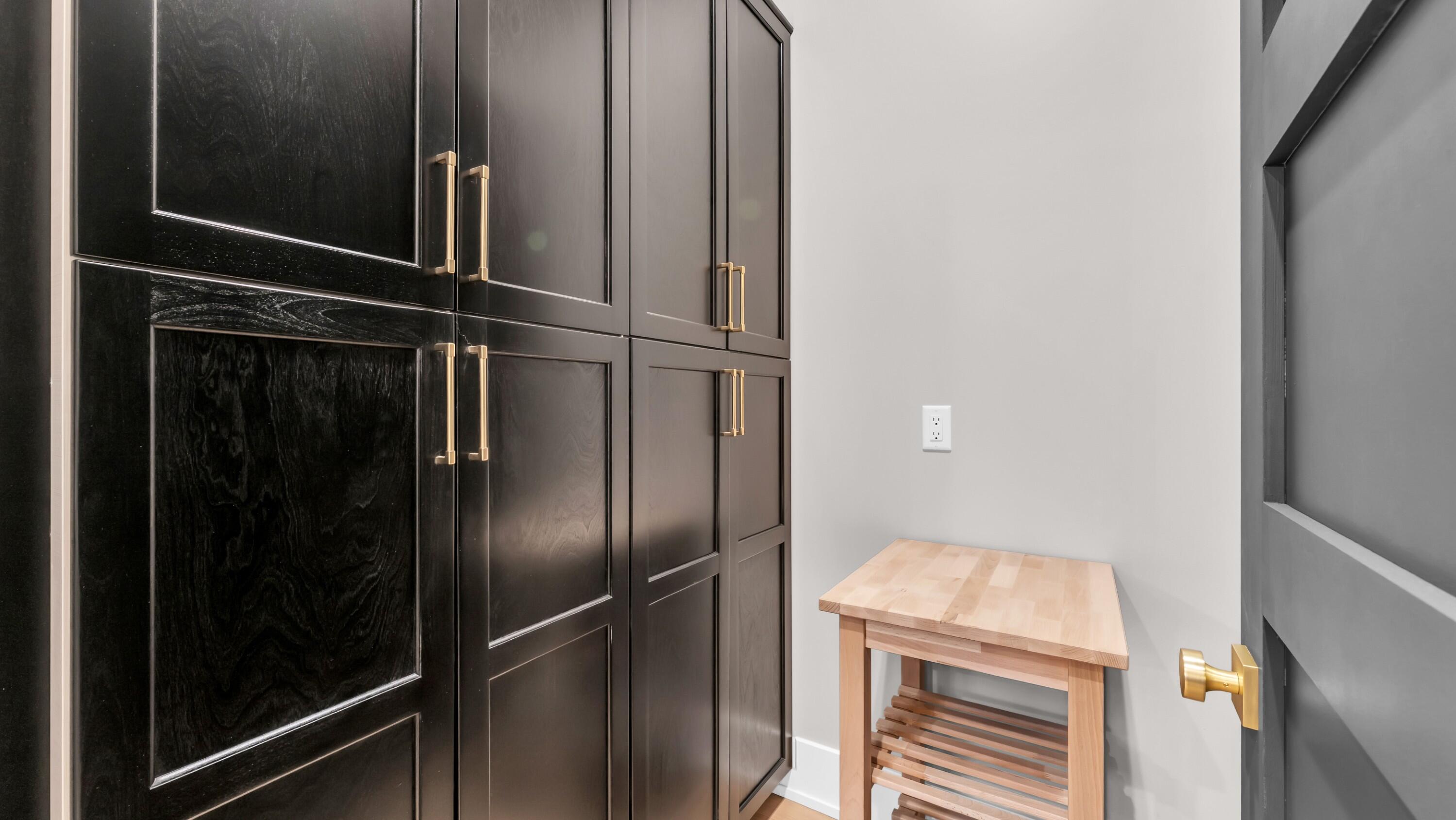 525 Maple Street Lake Geneva, WI 53147 - Photo 25 of 70 Full butler pantry adjacent to the kitchen