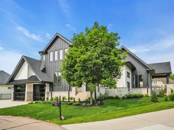 $1,680,000 | 525 Maple Street, Lake Geneva, WI 53147