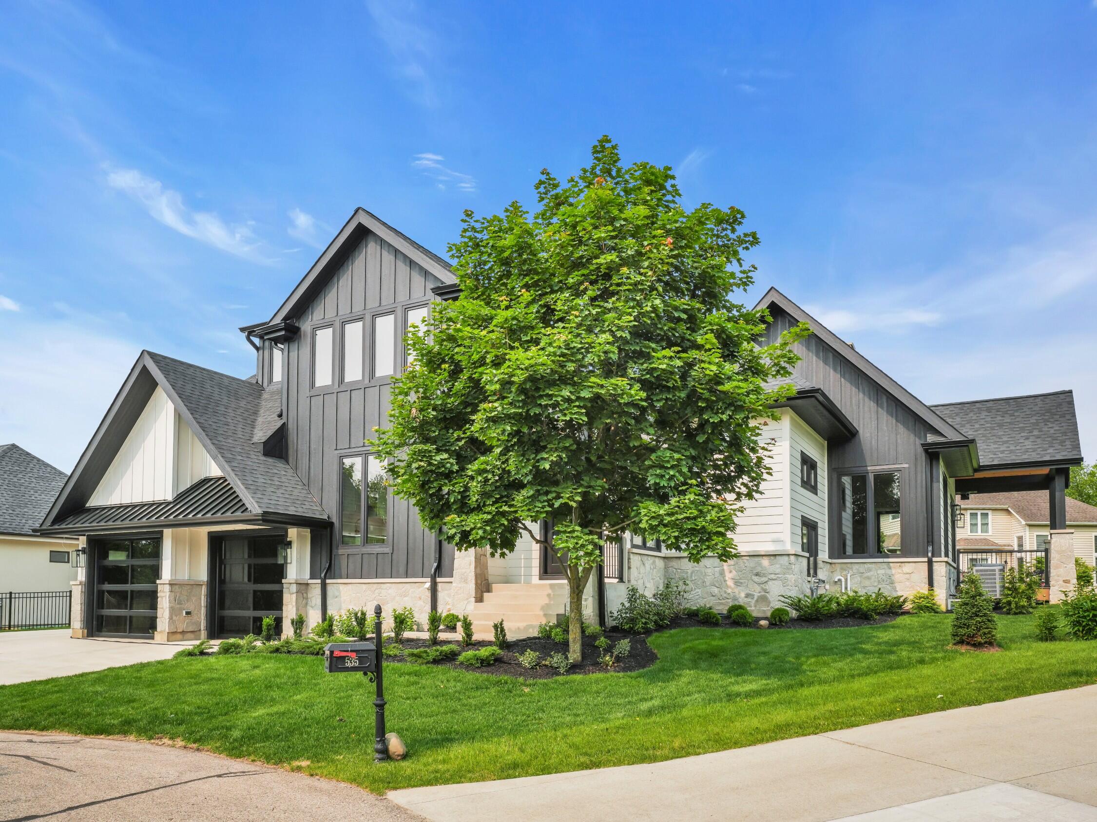 525 Maple Street Lake Geneva, WI 53147 - Photo 4 of 70 Exterior