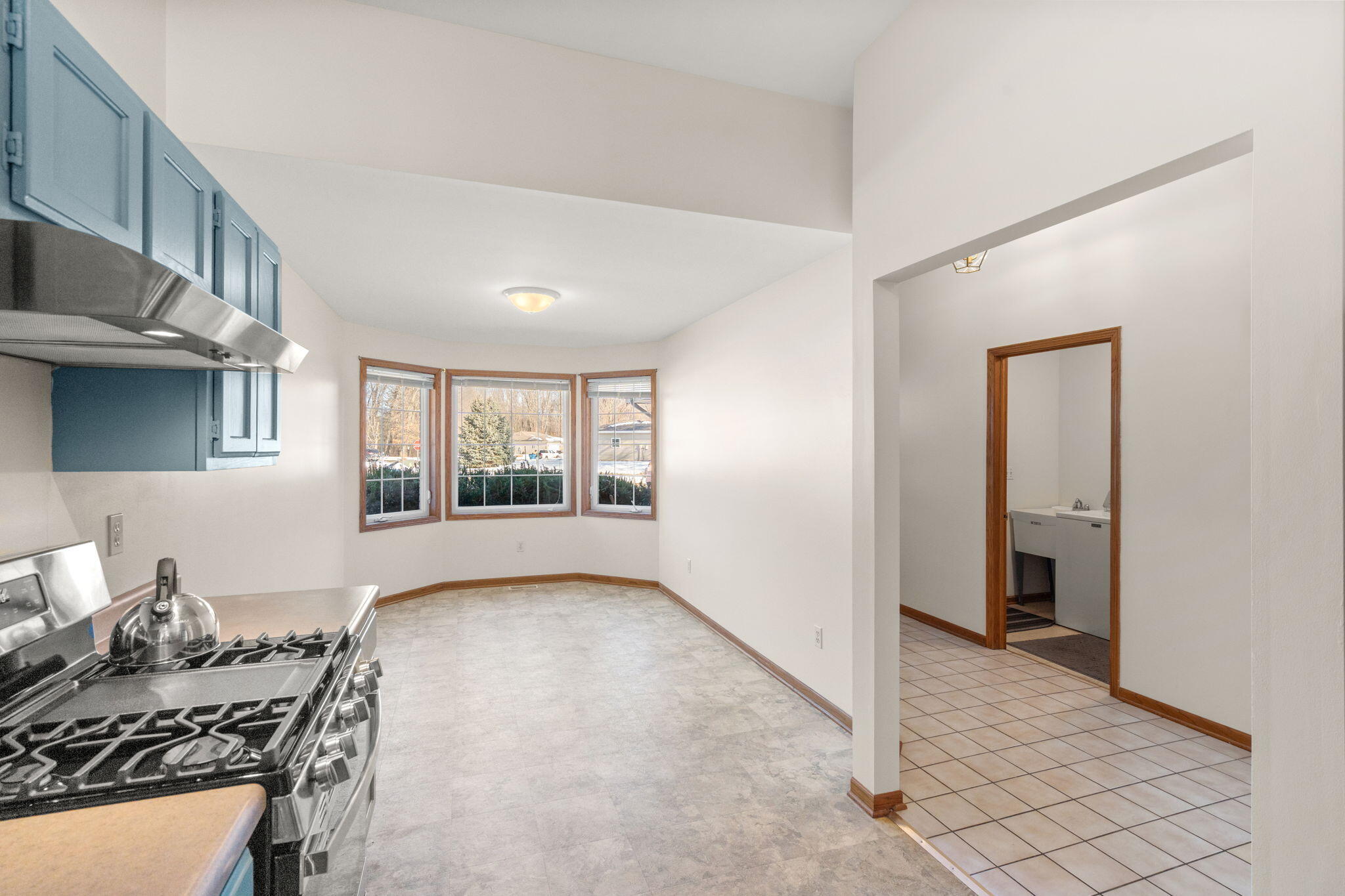 1995 Texas Street Chesterton, IN 46304 - Photo 11 of 28 a living room with furniture and a window