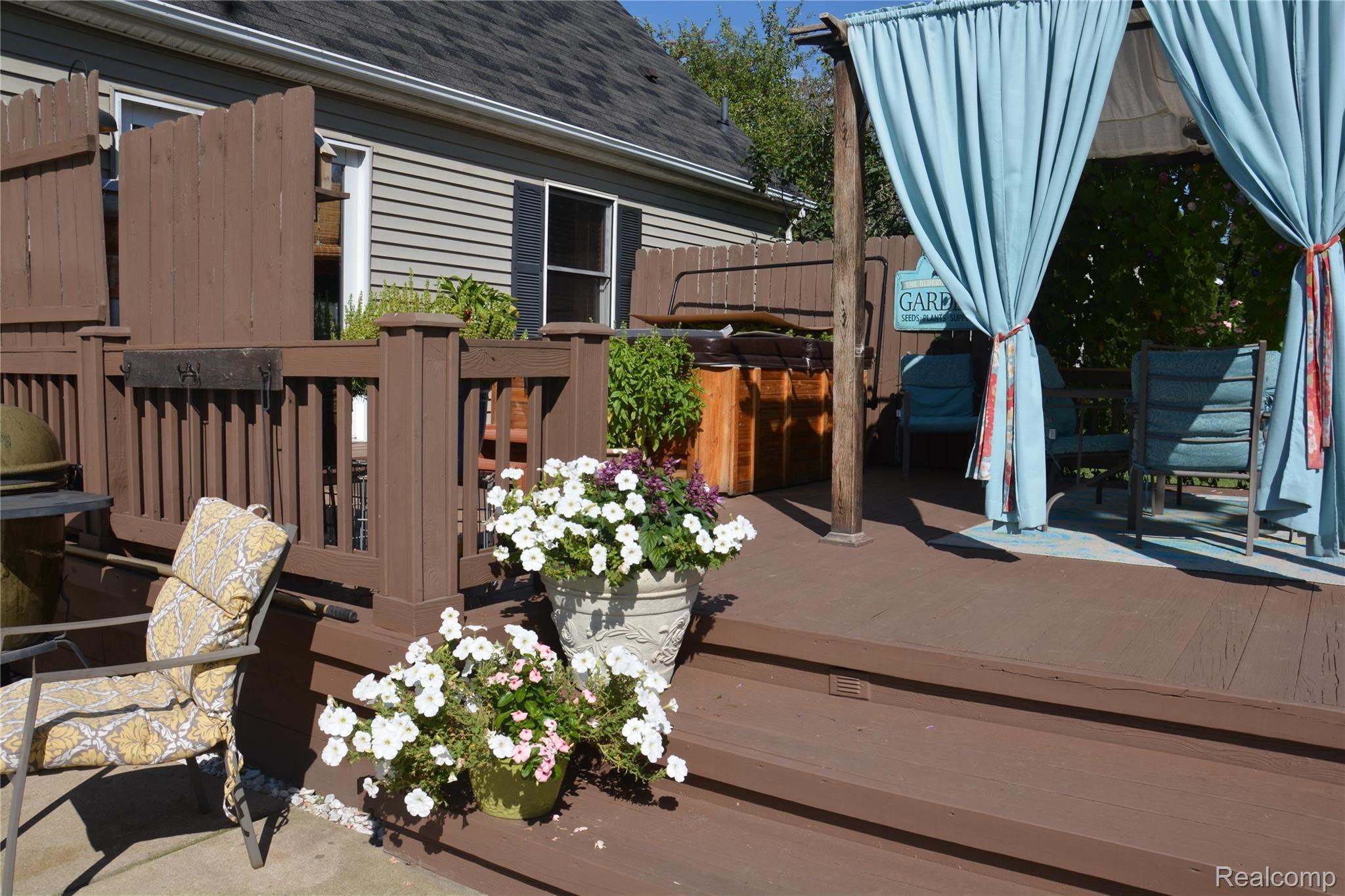 1513 West Thompson Road Fenton, MI 48430 - Photo 2 of 47 1 bbbbb.jpg