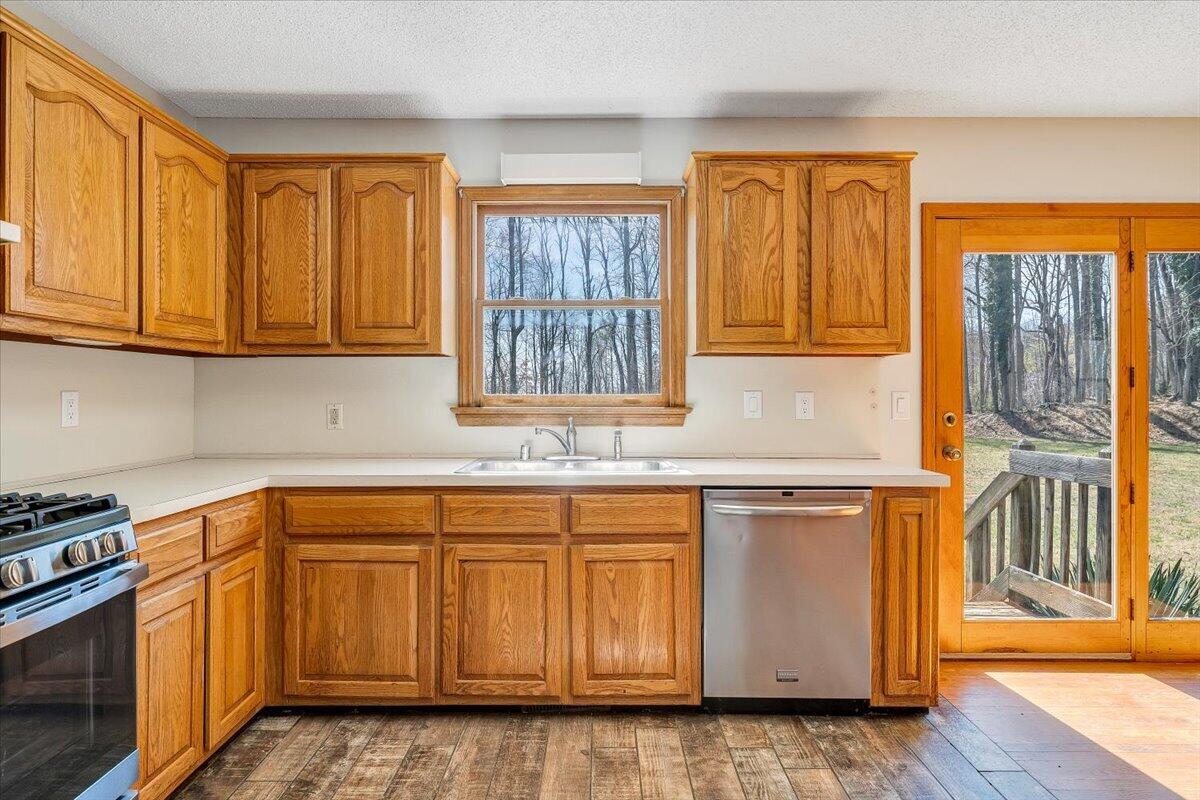 661 North Briar Mountain Road Callands, VA 24530 - Photo 13 of 61 013-MIB03873