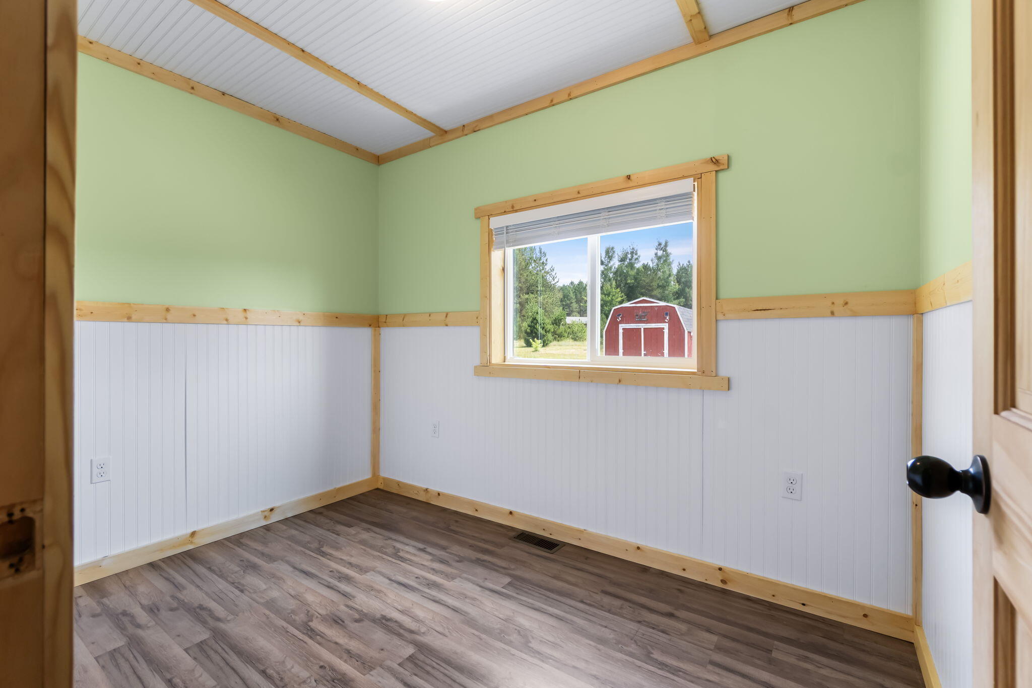 10280 North Black River Road Cheboygan, MI 49721 - Photo 13 of 41 Gallery Image 13
