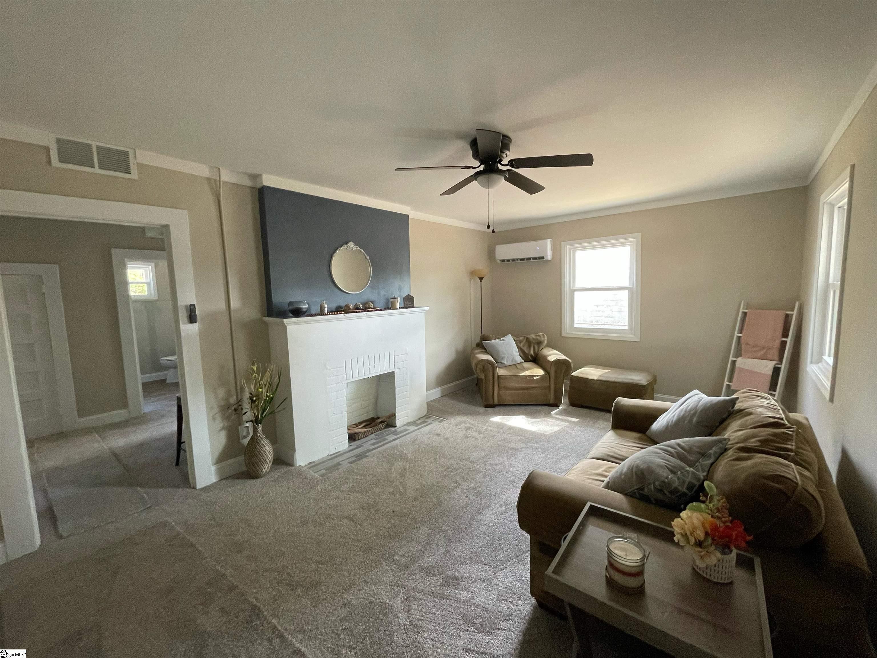 103 Locust Street Clinton, SC 29325 - Photo 3 of 16 Gallery Image 3