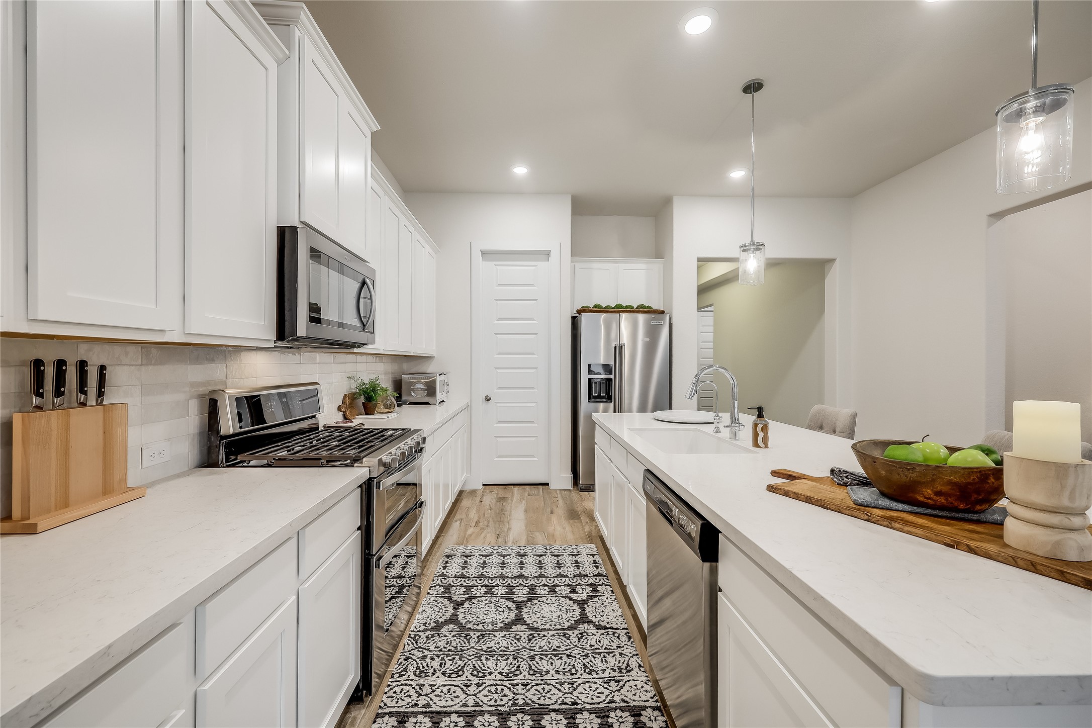 8400 Skytex Street Austin, TX 78744 - Photo 9 of 37