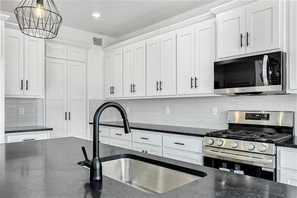 $499,000 | 3920 Southwest Stoney Brook Drive, Lee's Summit, MO 64082