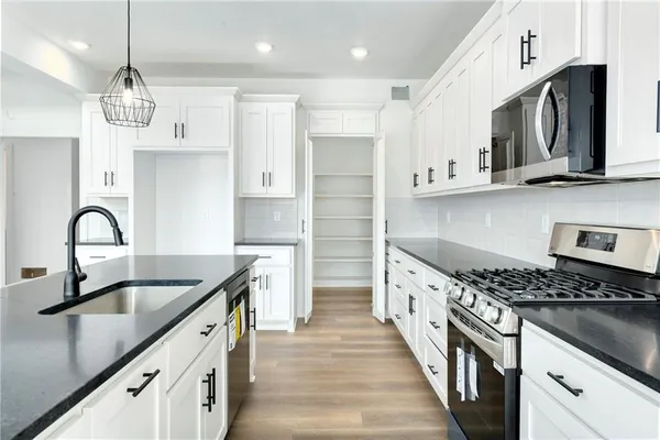 $499,000 | 3920 Southwest Stoney Brook Drive, Lee's Summit, MO 64082