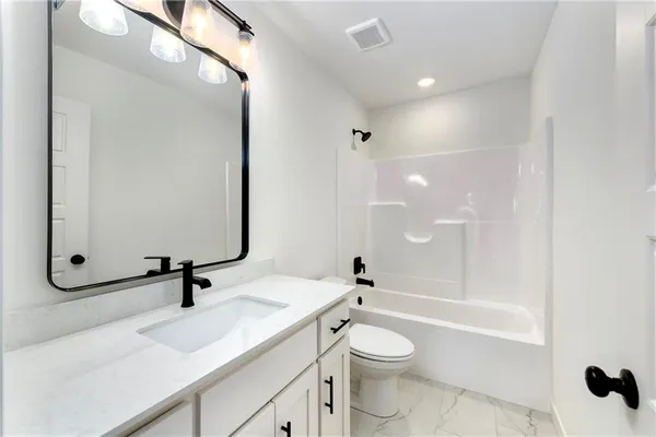 $499,000 | 3920 Southwest Stoney Brook Drive, Lee's Summit, MO 64082