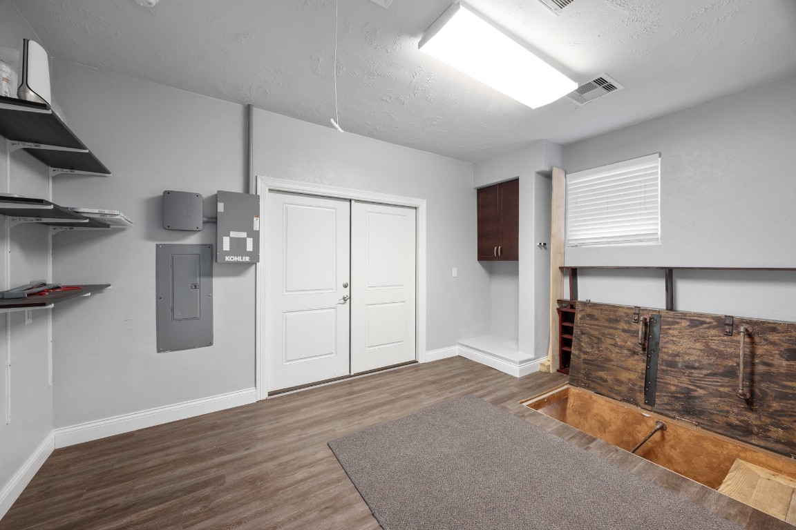4447 Chateau Creek Way Spring, TX 77386 - Photo 46 of 50 a view of an empty room with a window