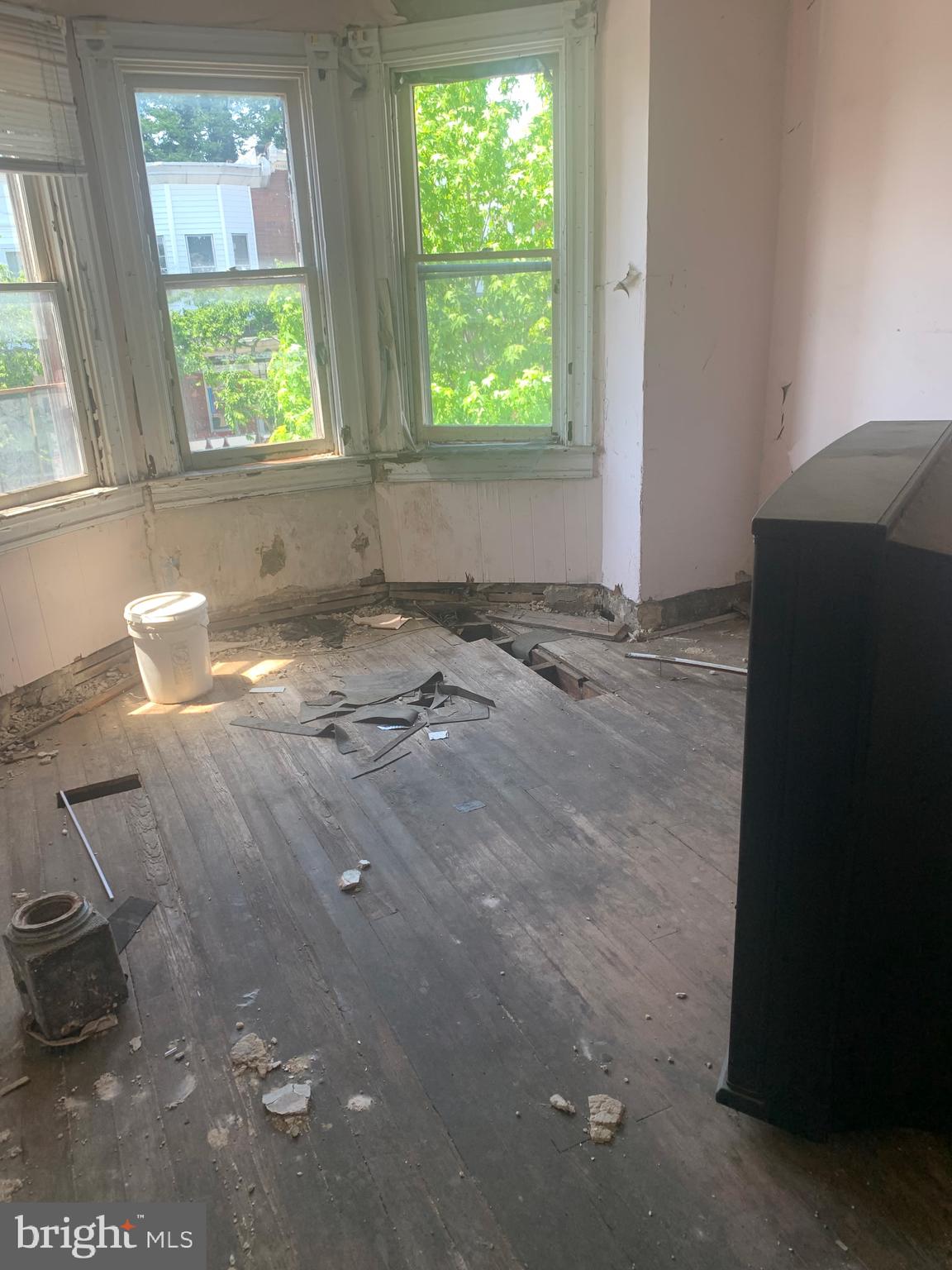 1637 Appleton Street Baltimore, MD 21217 - Photo 5 of 6
