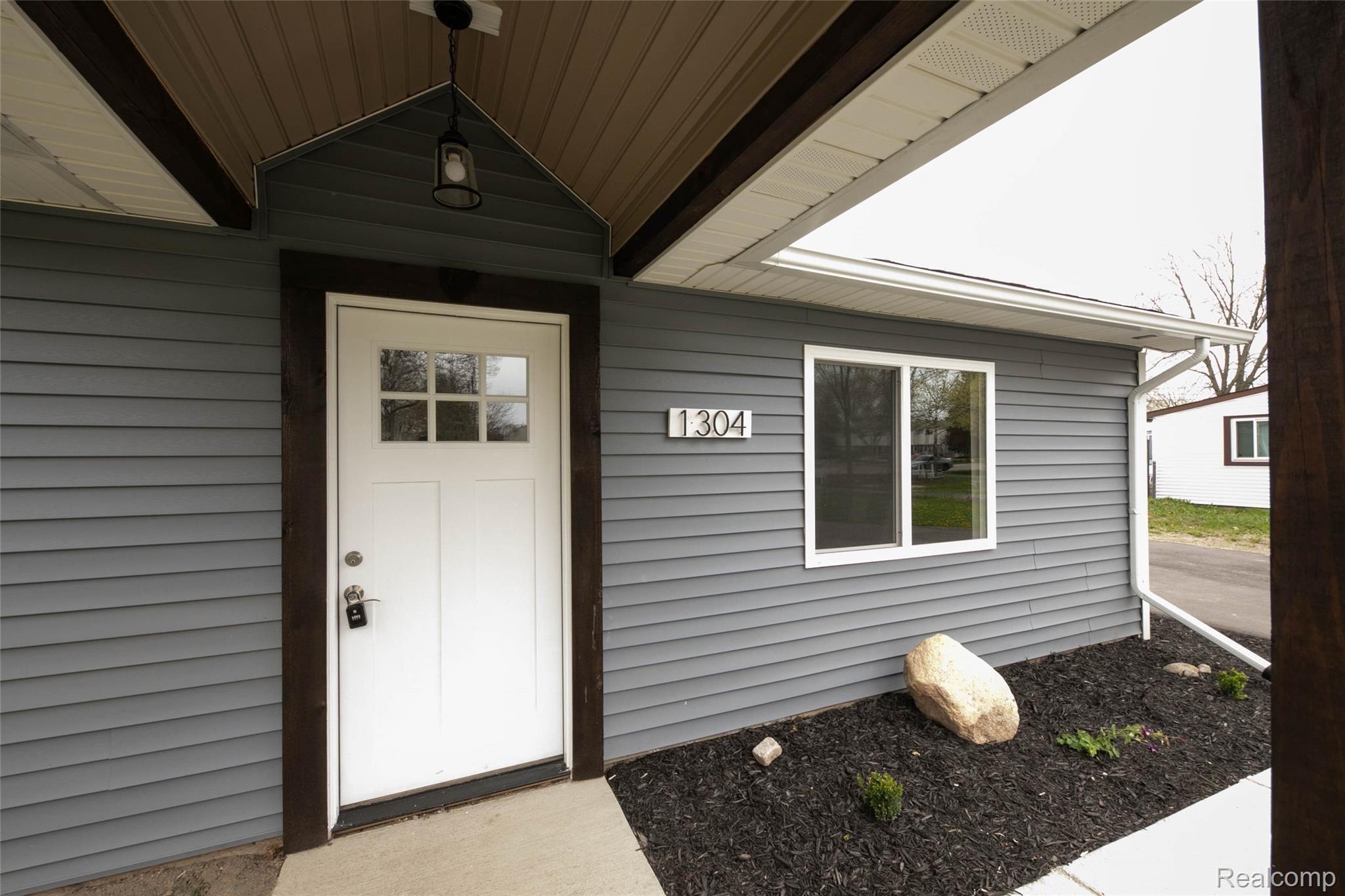 1304 Decker Road Walled Lake, MI 48390 - Photo 3 of 39 4H8A7408.jpg