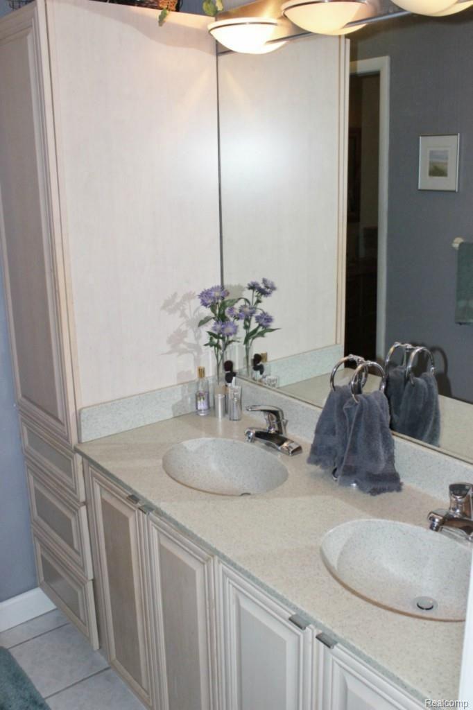 2439 Wortham Drive Rochester, MI 48307 - Photo 15 of 30 Wortham 15 mile 009 (853x1280).jpg