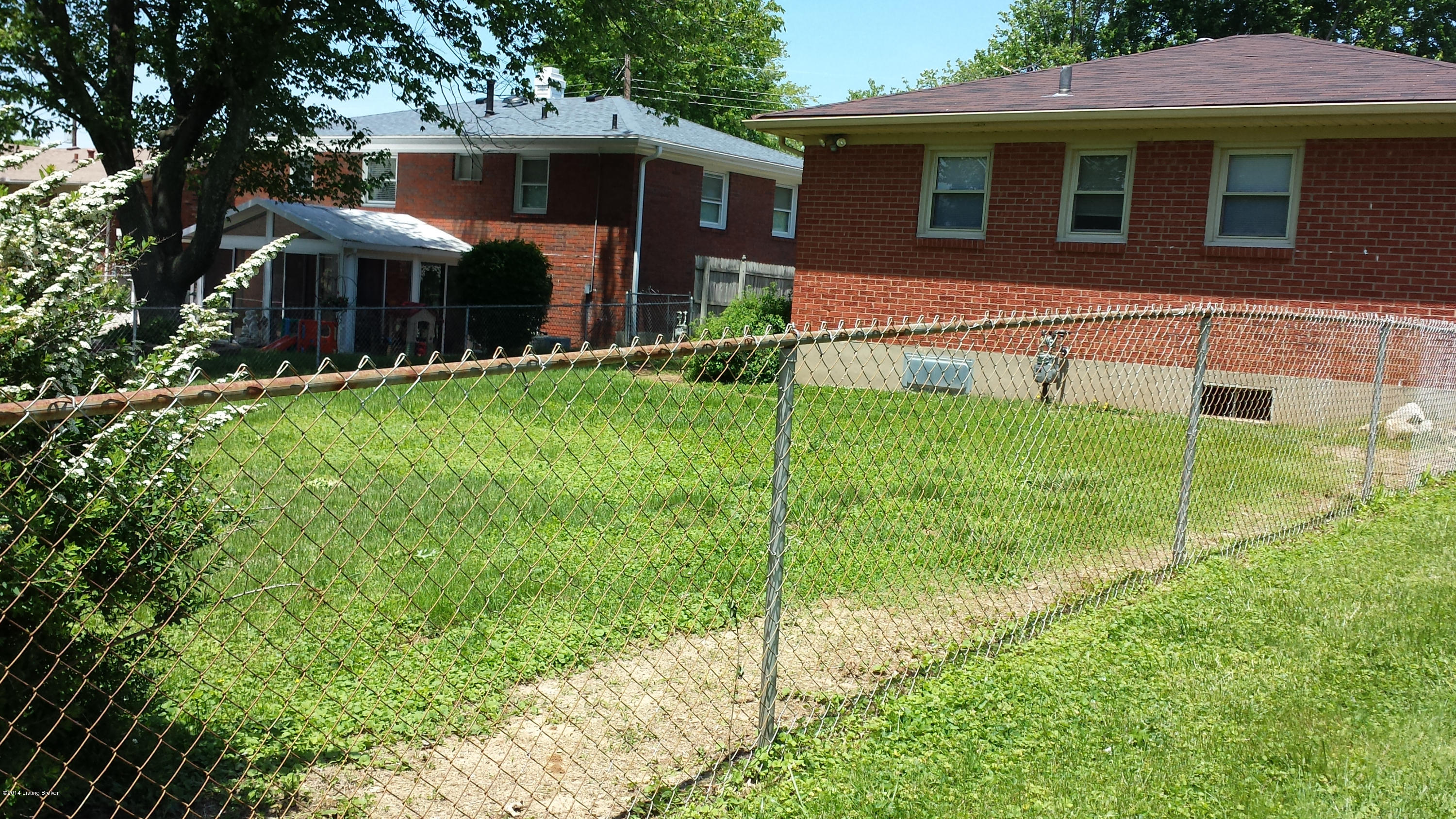 6904 Ledgerock Road Louisville, KY 40219 - Photo 4 of 24 20140519_131708 - Copy