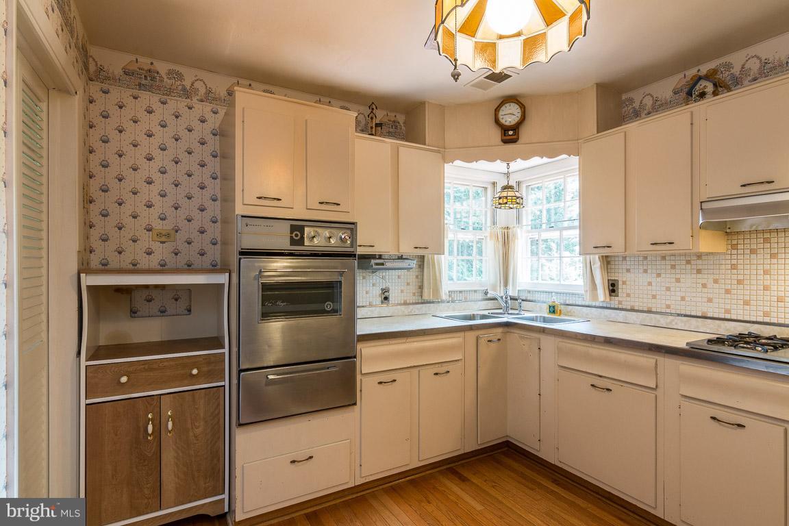 4617 Roundhill Road Ellicott City, MD 21043 - Photo 8 of 30 Kitchen with hardwood floors