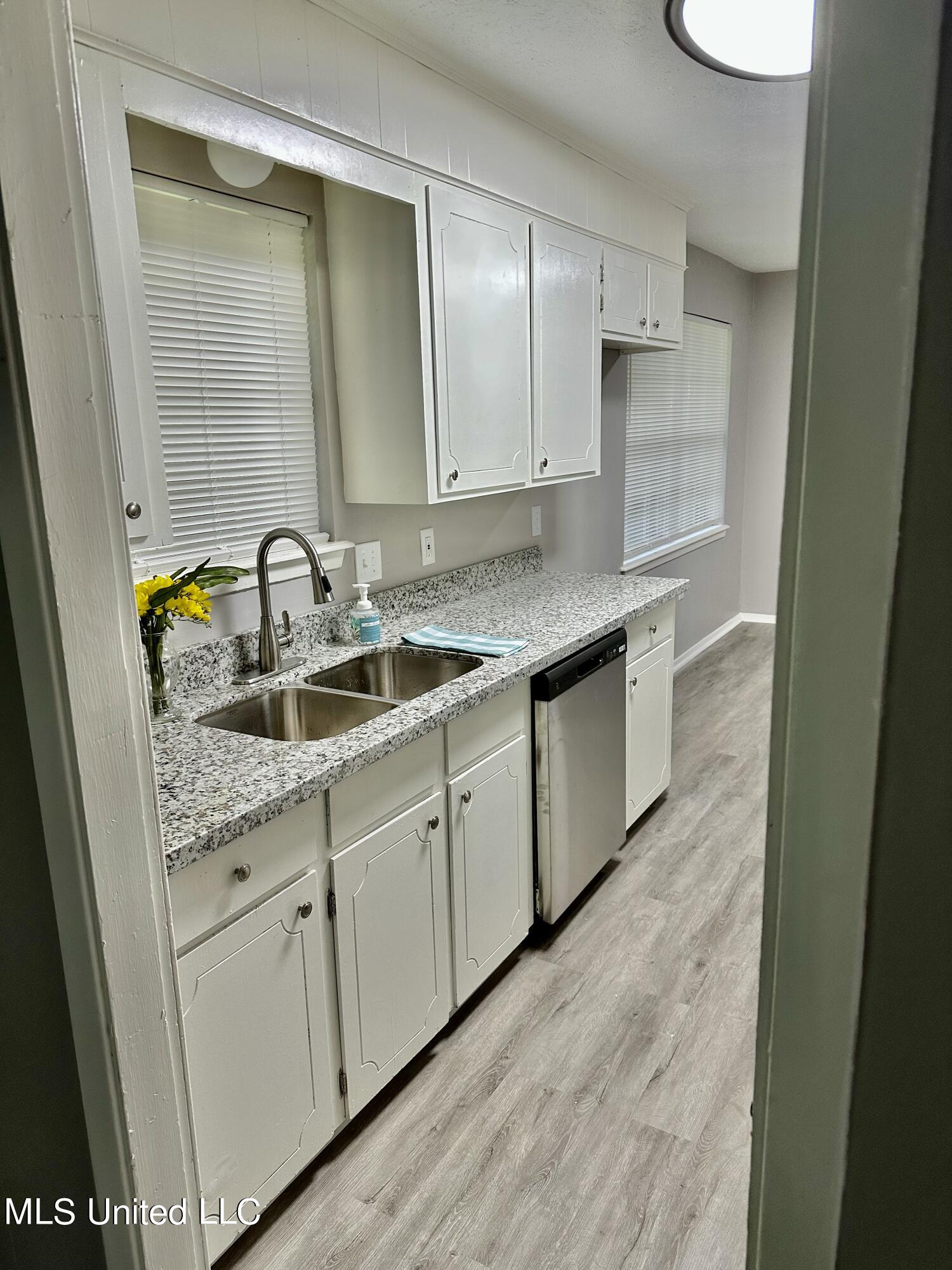168 Chestnut Cove Jackson, MS 39212 - Photo 3 of 16 IMG_5286