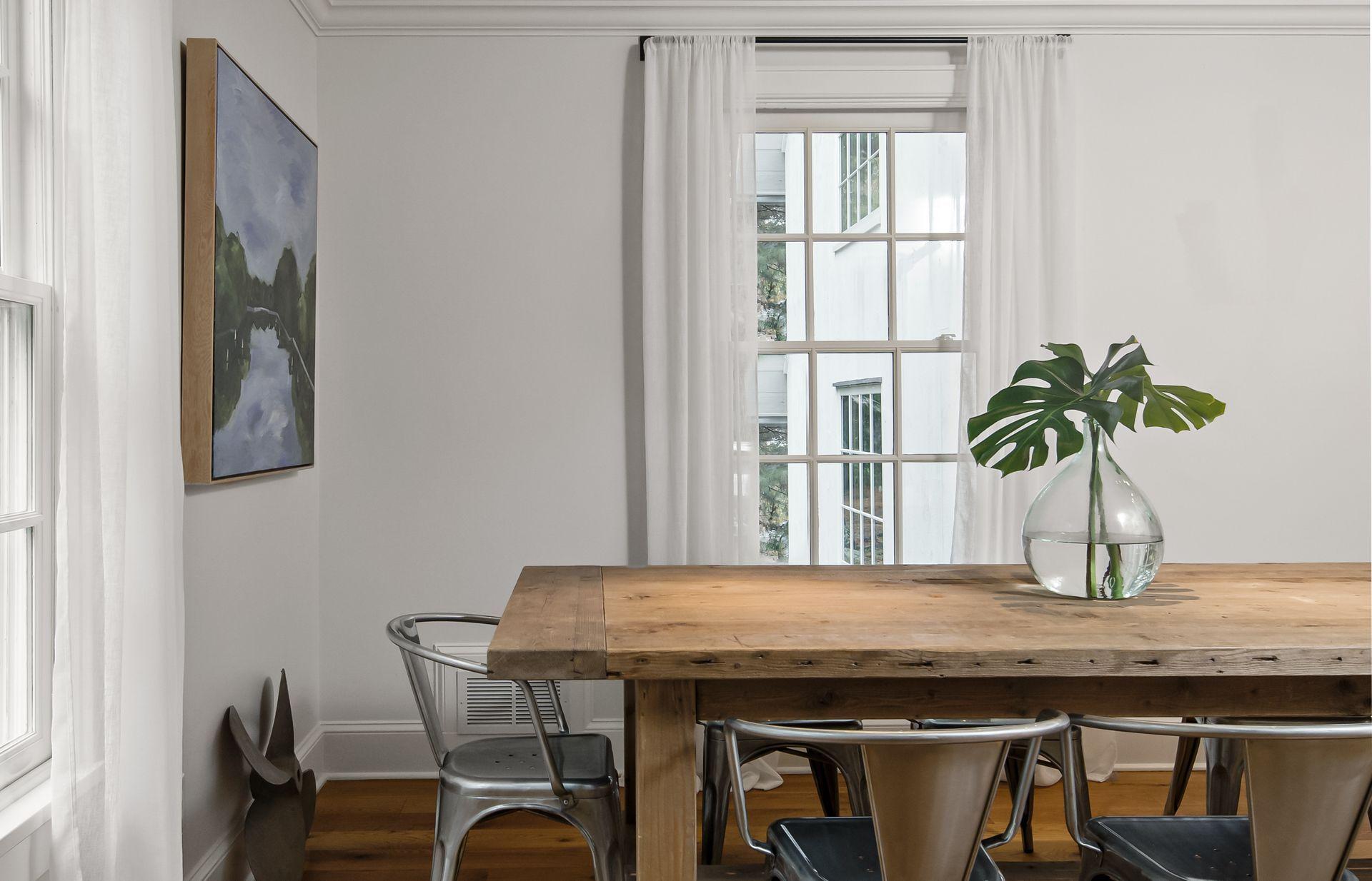 33 Tory Hole Road Darien, CT 06820 - Photo 9 of 51 a vase of flowers sitting on a table