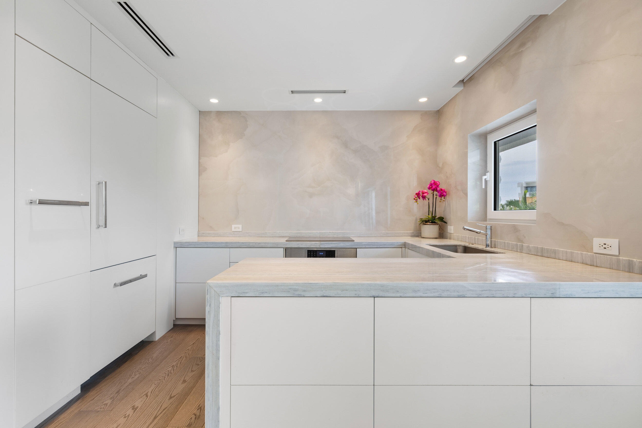 300 South Ocean Boulevard, Unit 3F Palm Beach, FL 33480 - Photo 4 of 27 a utility room with dryer and washer