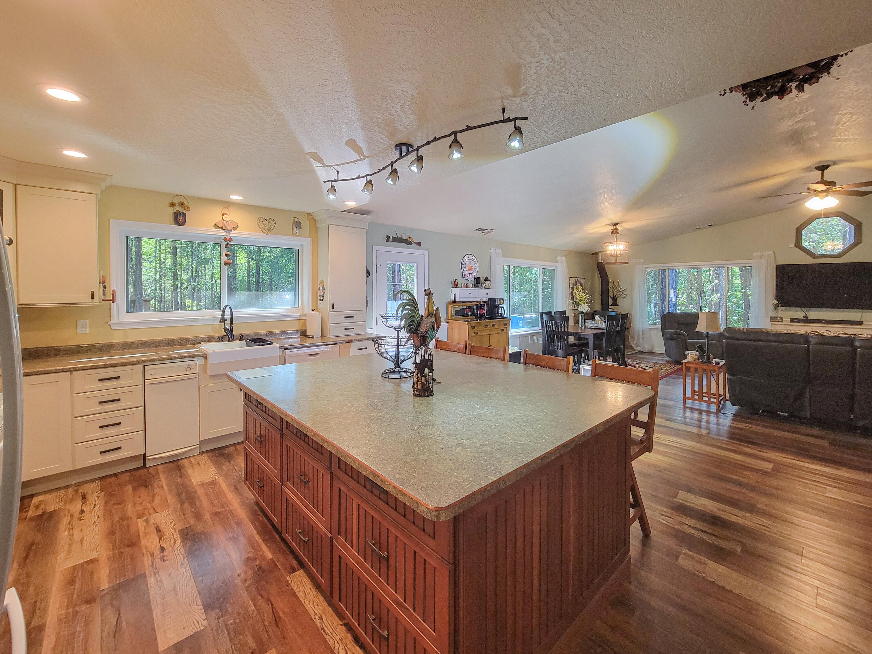 565 Squaw Mountain Road Selma, OR 97538 - Photo 19 of 20 20250818_171309