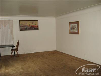 2386 Coldwater Road Flint, MI 48505 - Photo 5 of 9 20144344-4.JPG