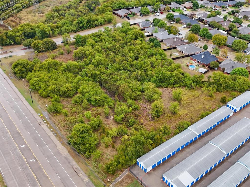 713 South Crowley Road Crowley, TX 76036 - Photo 14 of 24 a view of a garden from a balcony
