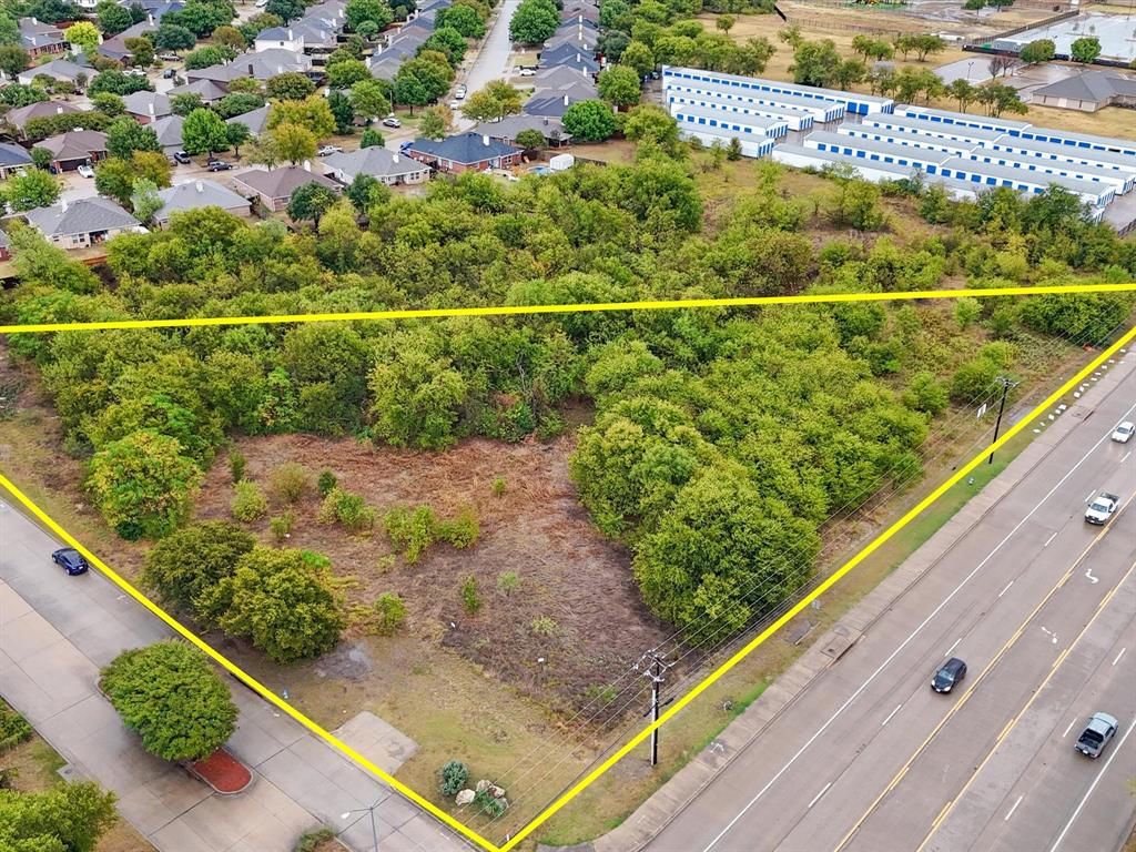 713 South Crowley Road Crowley, TX 76036 - Photo 9 of 24 a view of a garden from a balcony