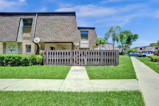 $390,000 | 2560 Northwest 99th Avenue, Coral Springs, FL 33065