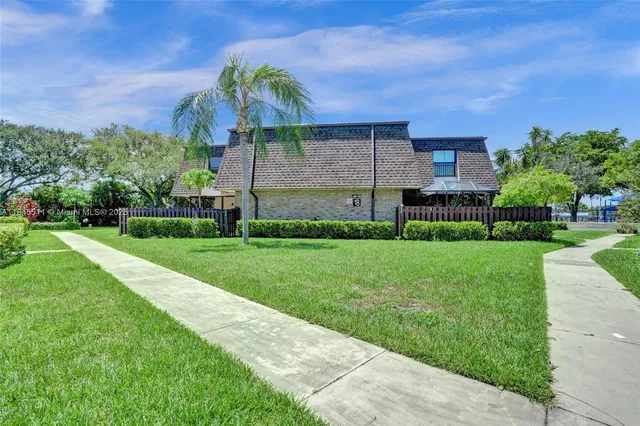 $390,000 | 2560 Northwest 99th Avenue, Coral Springs, FL 33065