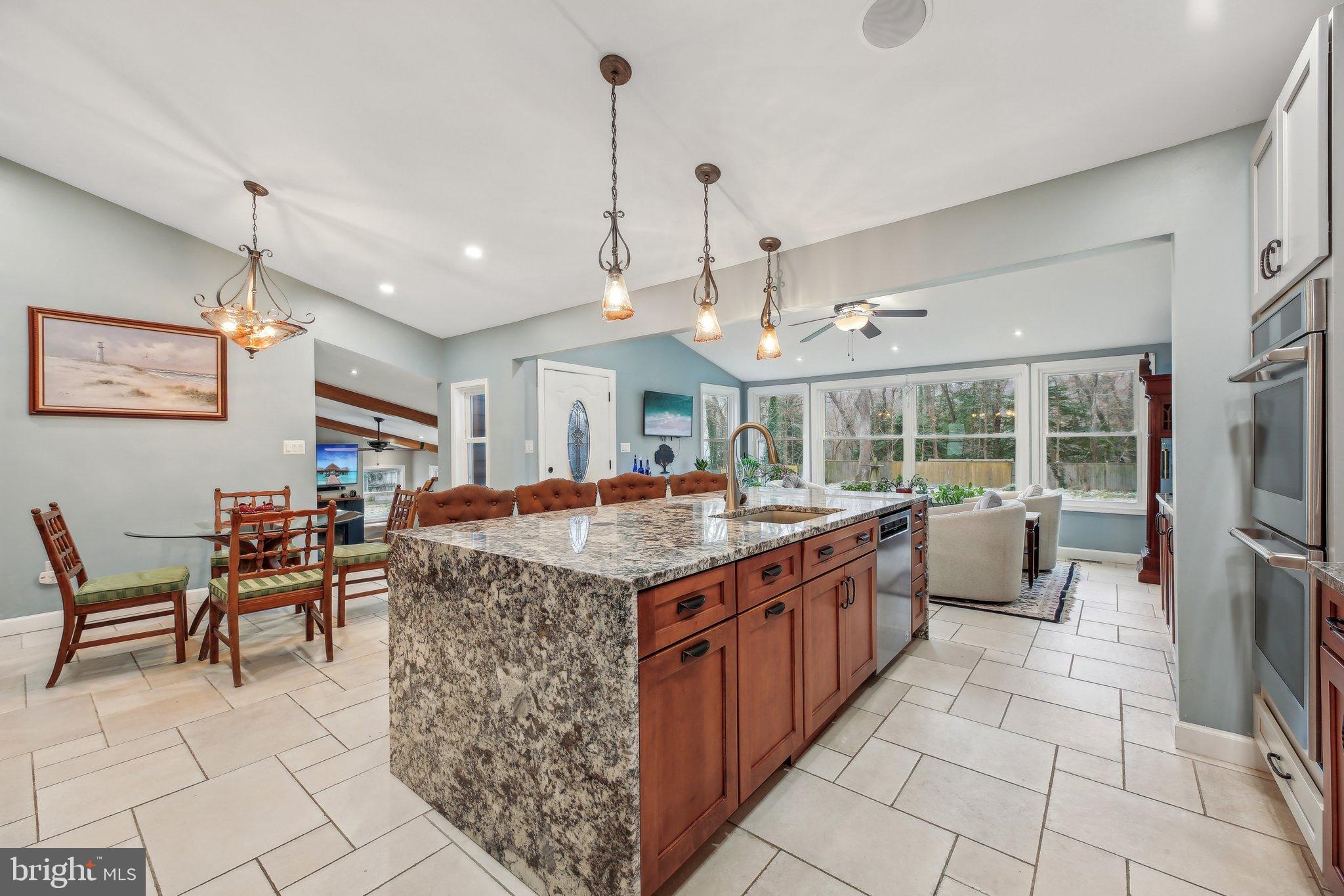 549 Ridgley Road Crownsville, MD 21032 - Photo 6 of 33 Pendant Lighting