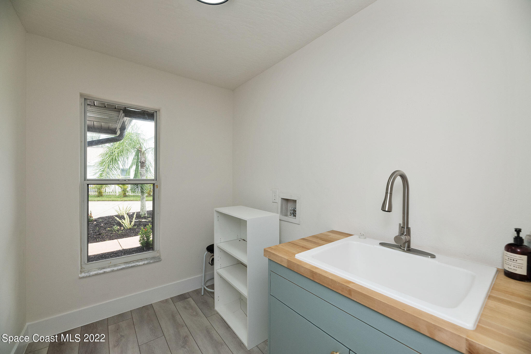960 Falls Trail Malabar, FL 32950 - Photo 52 of 70 Laundry Room