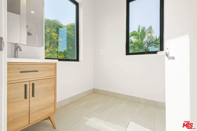 $3,662 | 2671 Benedict Street, Unit 1/4, Los Angeles, CA 90039