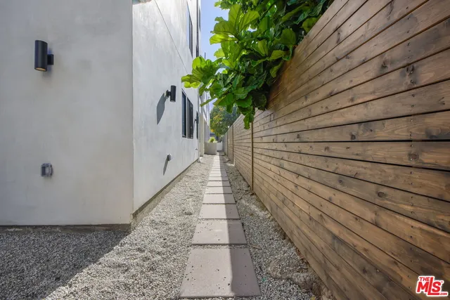 $3,662 | 2671 Benedict Street, Unit 1/4, Los Angeles, CA 90039