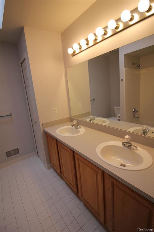 3182 Davenport Lane Rochester, MI 48309 - Photo 7 of 9