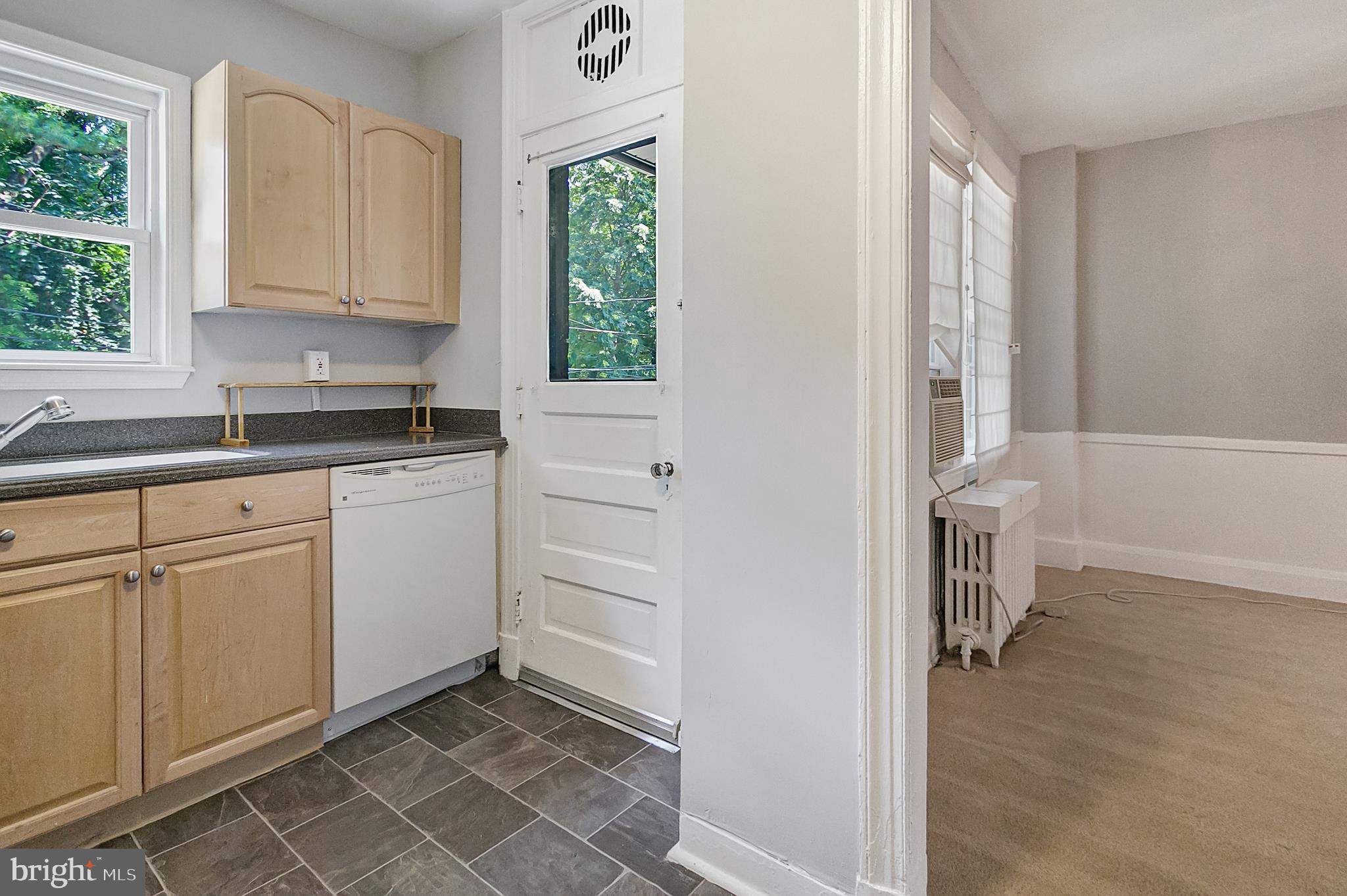 4636 Rokeby Road Baltimore, MD 21229 - Photo 12 of 38