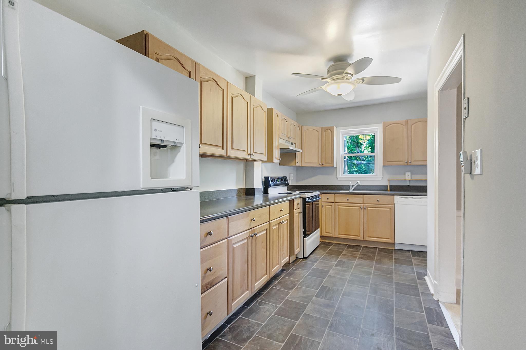 4636 Rokeby Road Baltimore, MD 21229 - Photo 13 of 38