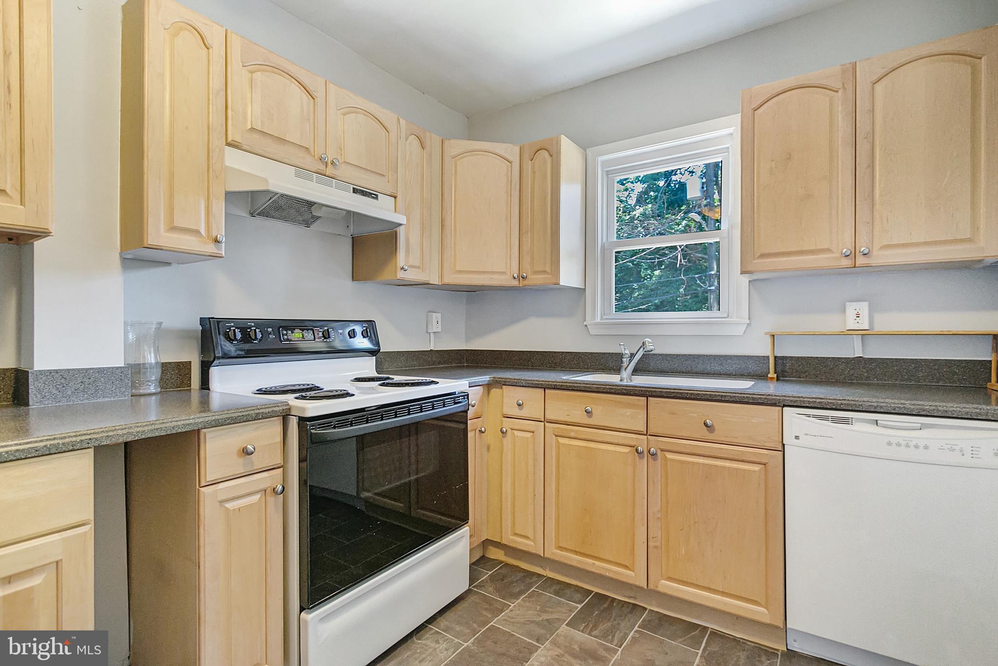 4636 Rokeby Road Baltimore, MD 21229 - Photo 10 of 38