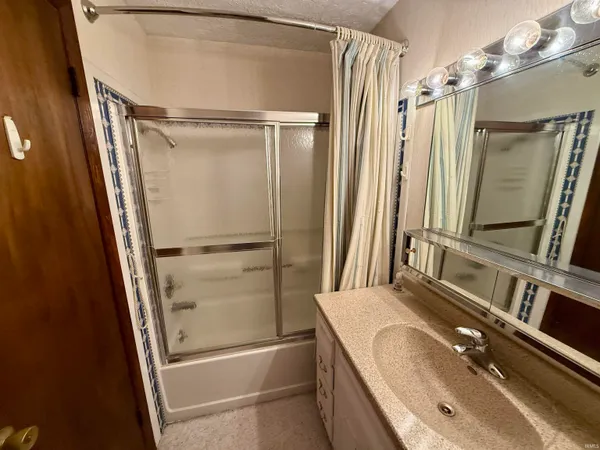 $162,500 | 3005 West Sunblest Drive, Muncie, IN 47302