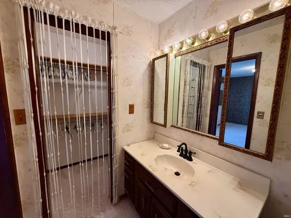 $162,500 | 3005 West Sunblest Drive, Muncie, IN 47302