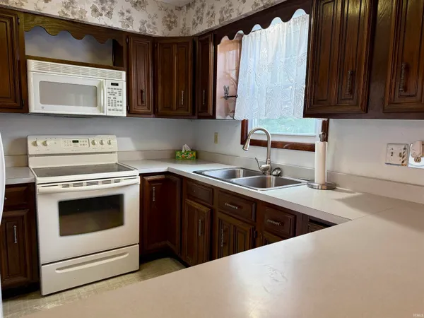 $162,500 | 3005 West Sunblest Drive, Muncie, IN 47302