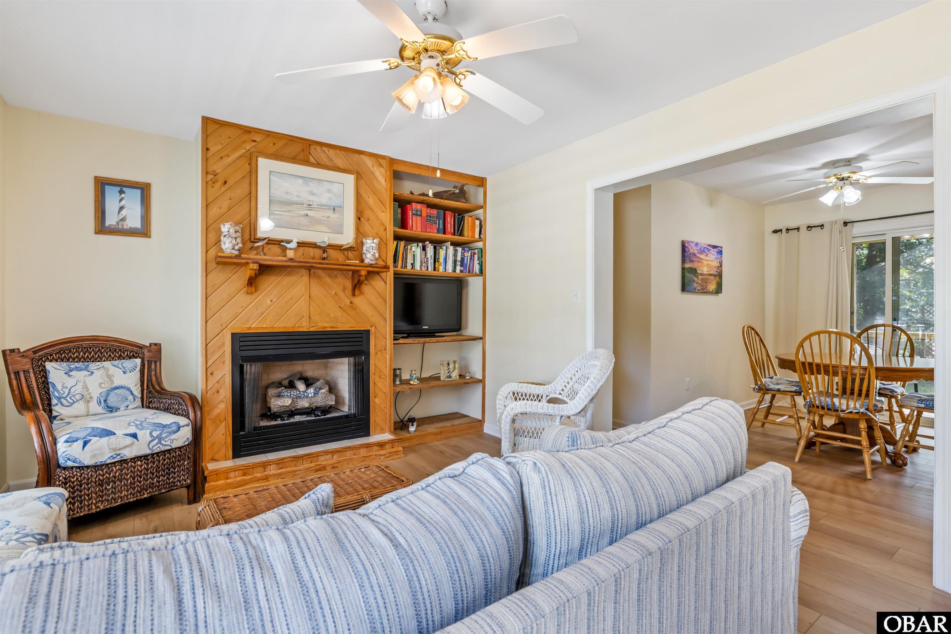 145 Bayberry Road Kill Devil Hills, NC 27948 - Photo 8 of 34 Living Room
