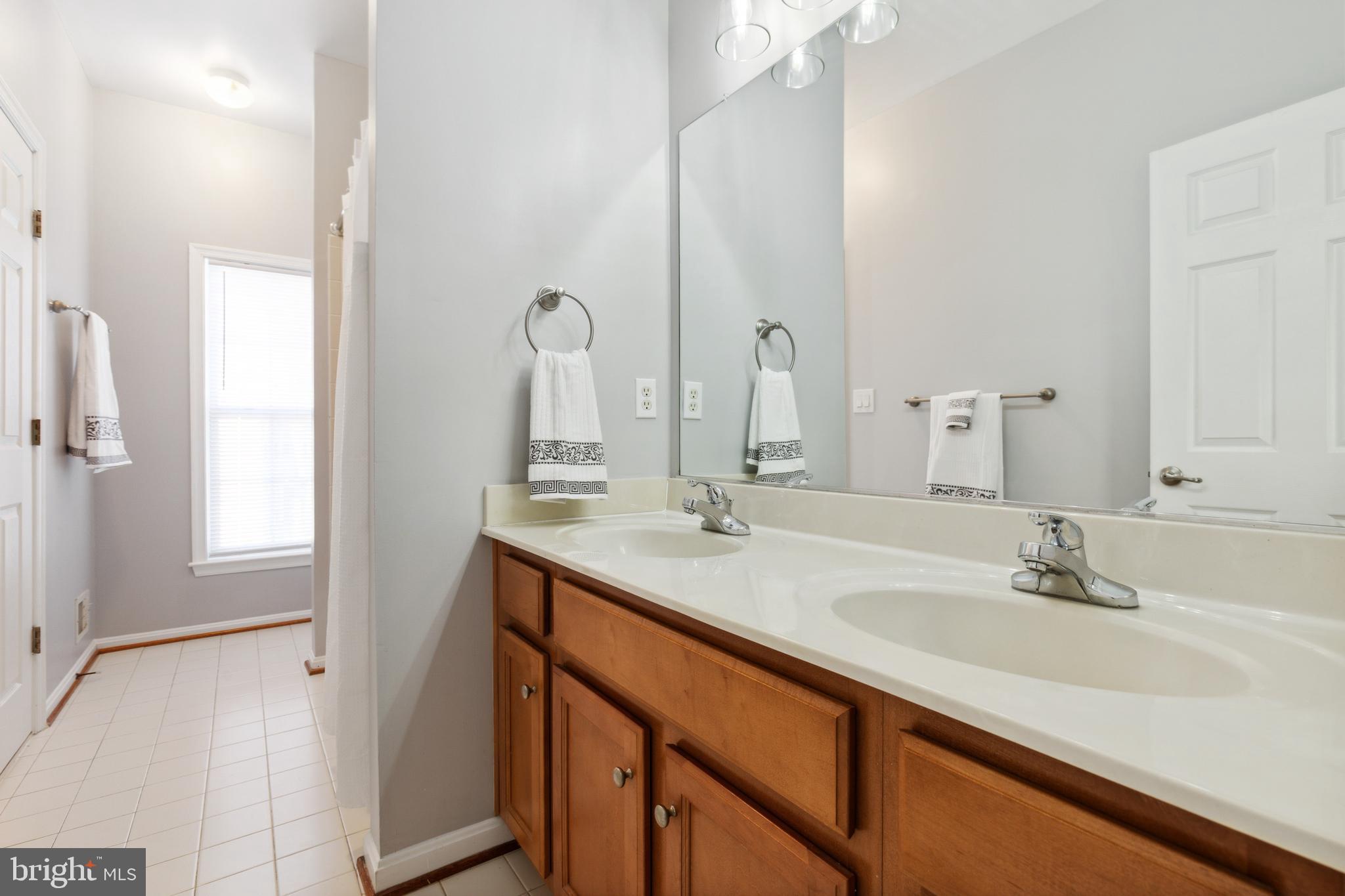 16204 Cutter Way Woodbridge, VA 22191 - Photo 32 of 56 Jack & Jill Bathroom